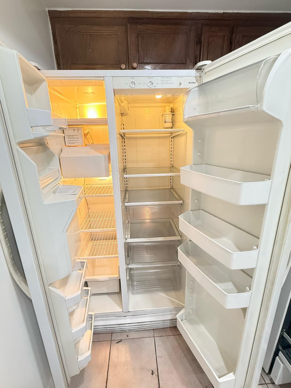 Refrigerator deep cleaning service